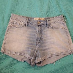 Hollister short-shorts